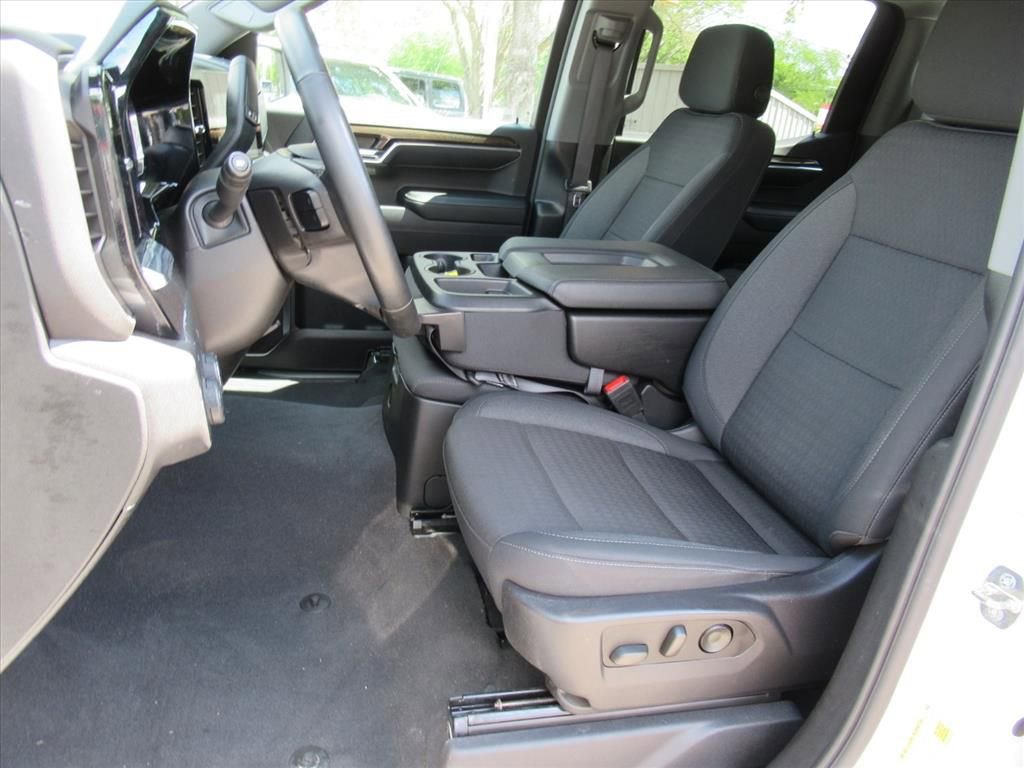 Used 2024 Chevrolet Silverado 1500 LT AWD/4WD image 17