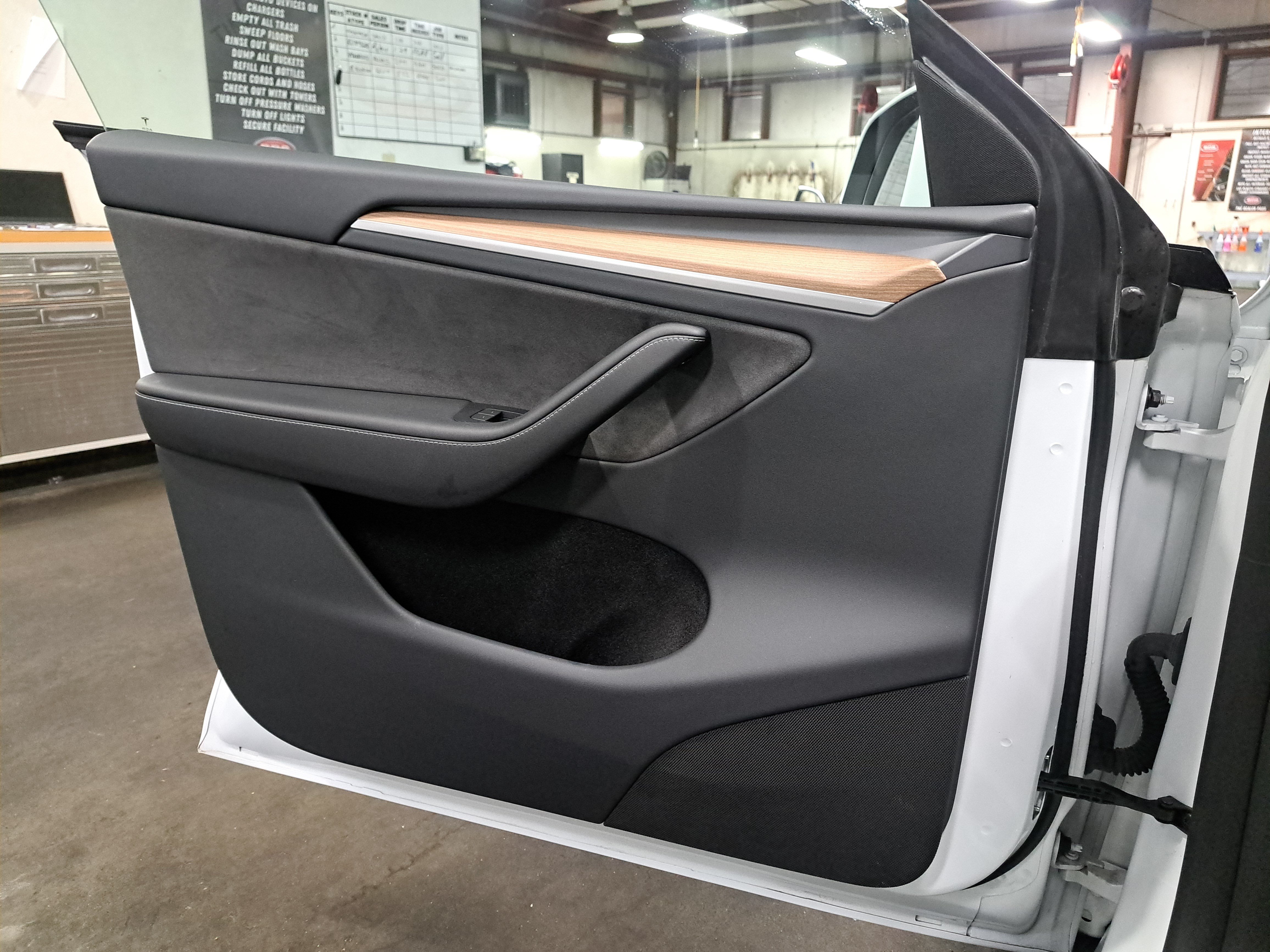 Used 2023 Tesla Model Y Long Range AWD/4WD image 24