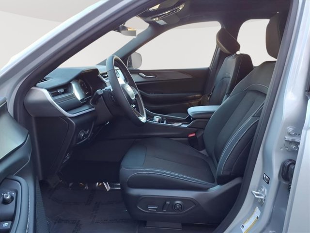 New 2025 Jeep Grand Cherokee Laredo X w/ Luxury Tech Group I image 9