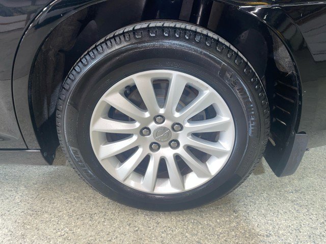 Used 2013 Chrysler 300 w/ Driver Convenience Group image 26