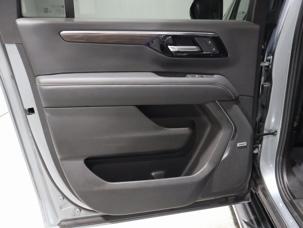 Used 2025 Chevrolet Suburban Premier image 18
