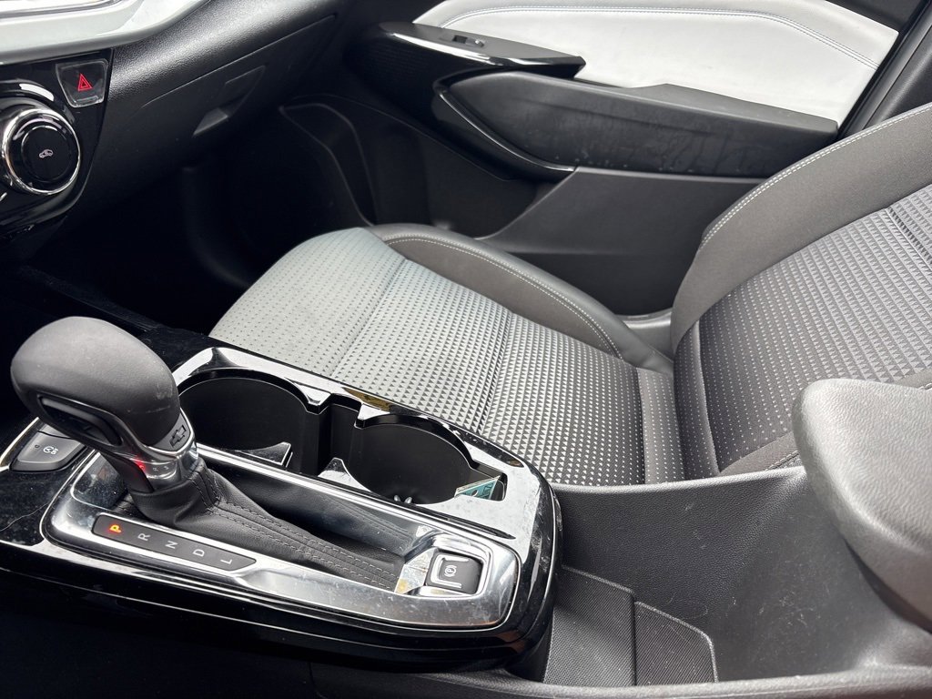 Used 2025 Chevrolet Trax LT w/ LT Convenience Package image 22