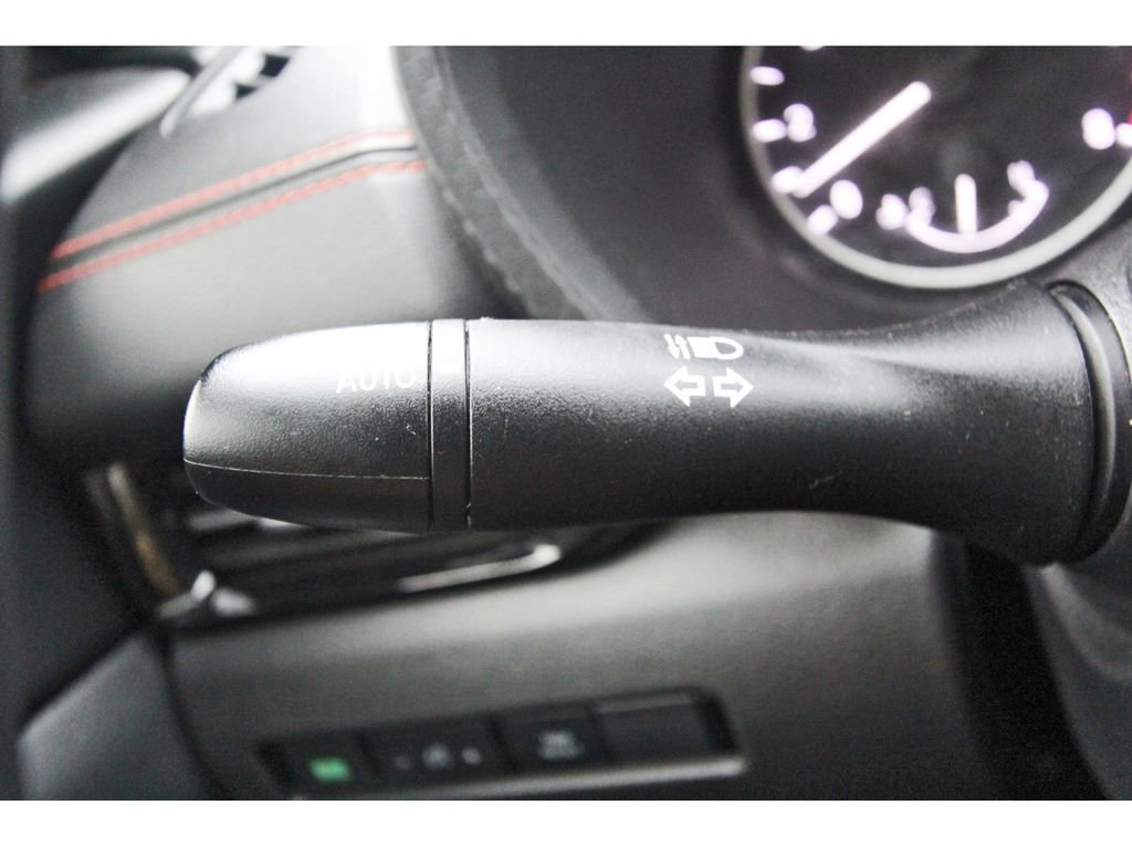 Used 2025 Nissan Sentra SR FWD image 11