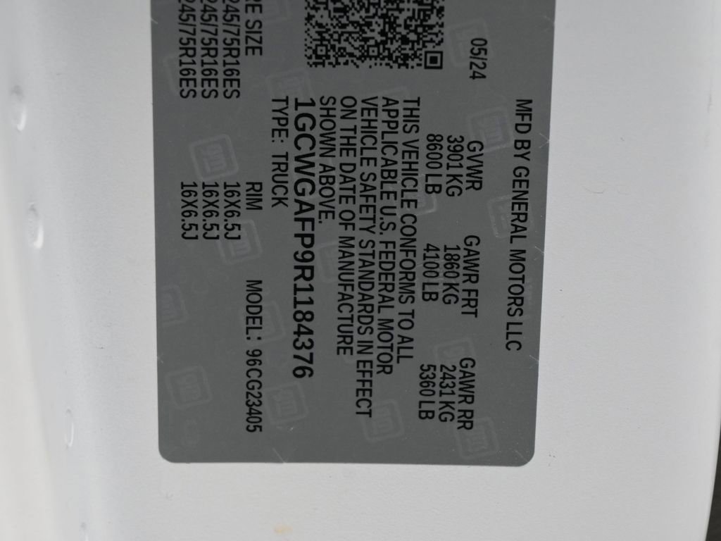 Used 2024 Chevrolet Express 2500 Work Van w/ Driver Convenience Package image 18