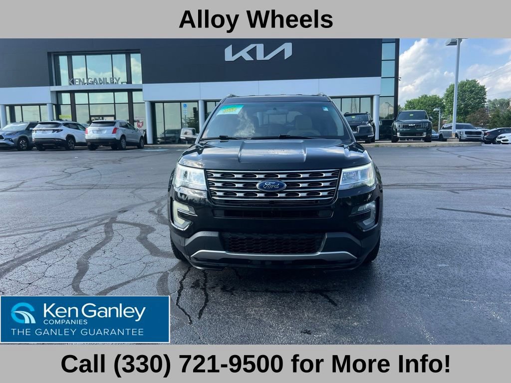Used 2017 Ford Explorer XLT FWD image 3