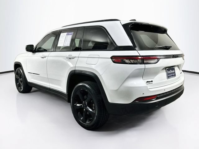 Used 2023 Jeep Grand Cherokee Limited w/ Black Appearance Package AWD/4WD image 6