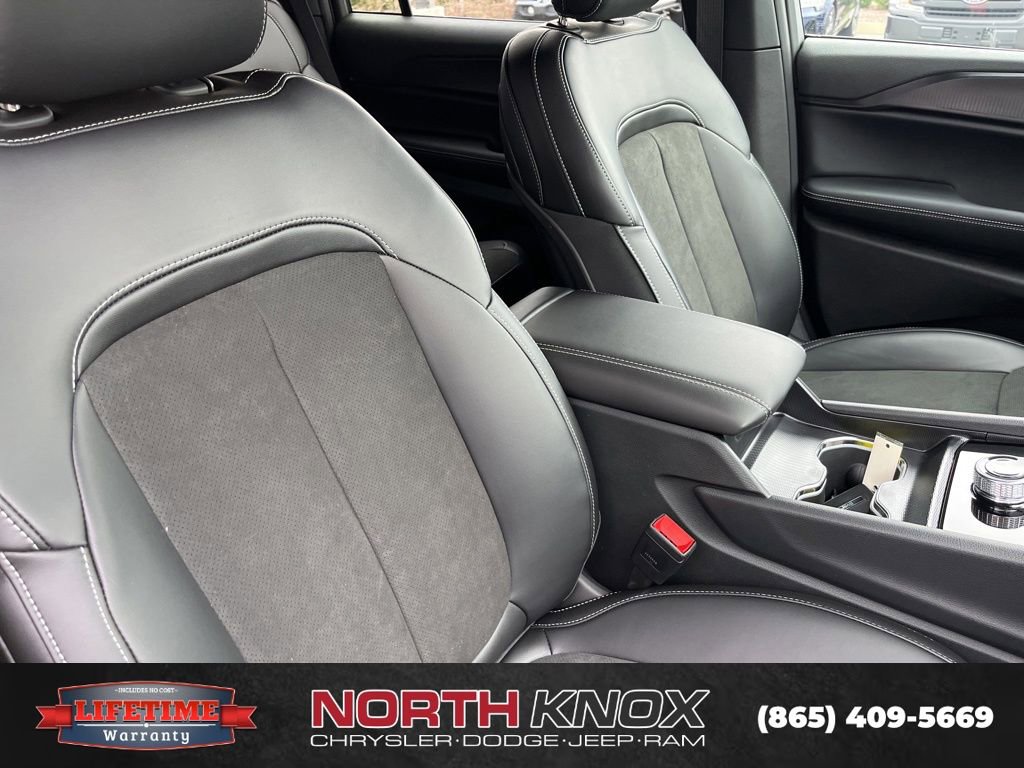New 2025 Jeep Grand Cherokee L Altitude image 30