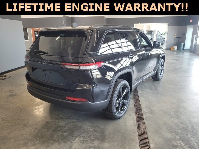 New 2025 Jeep Grand Cherokee Limited w/ Black Appearance Package image 10