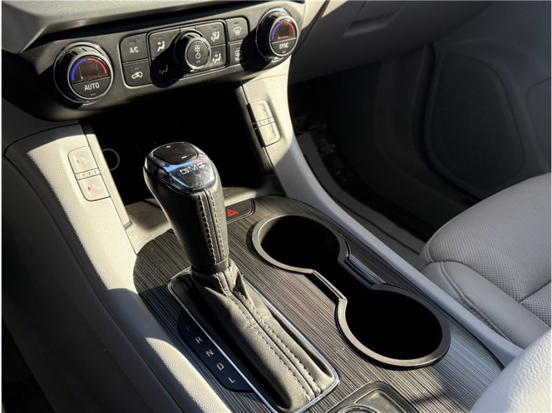 Used 2019 GMC Acadia SLT image 40