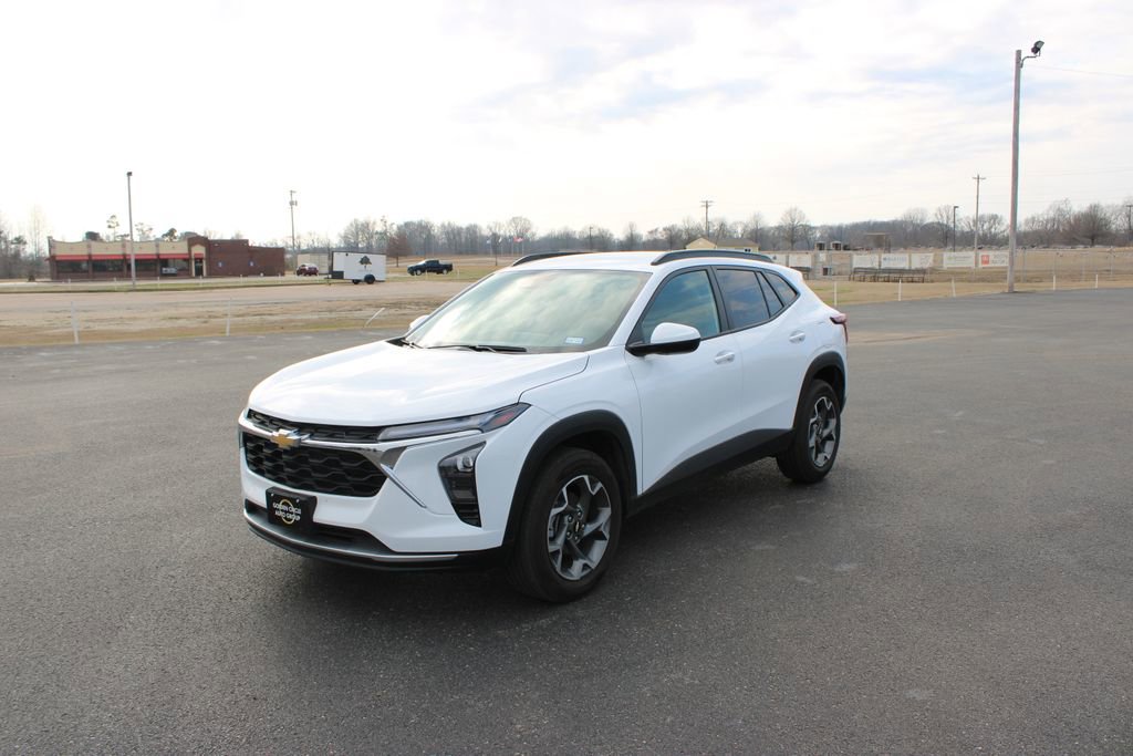 Used 2025 Chevrolet Trax LT w/ LT Convenience Package image 4