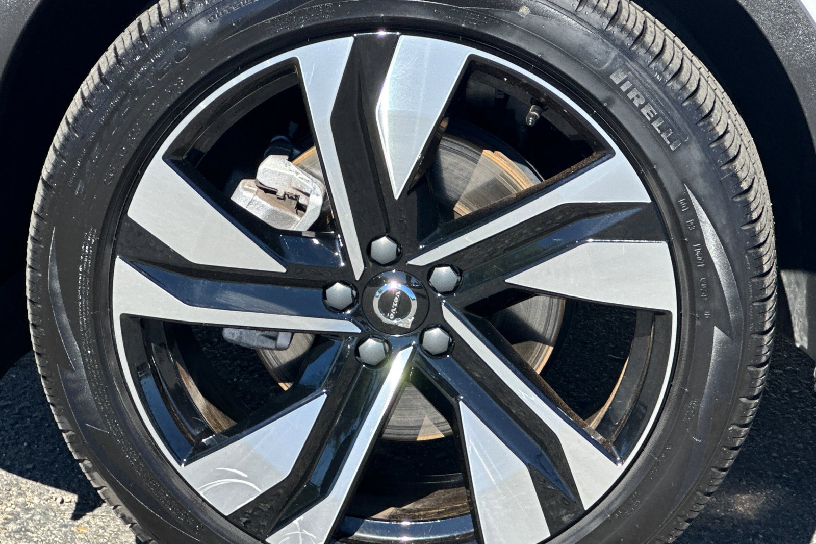 Used 2025 Volvo XC40 B5 Plus image 33