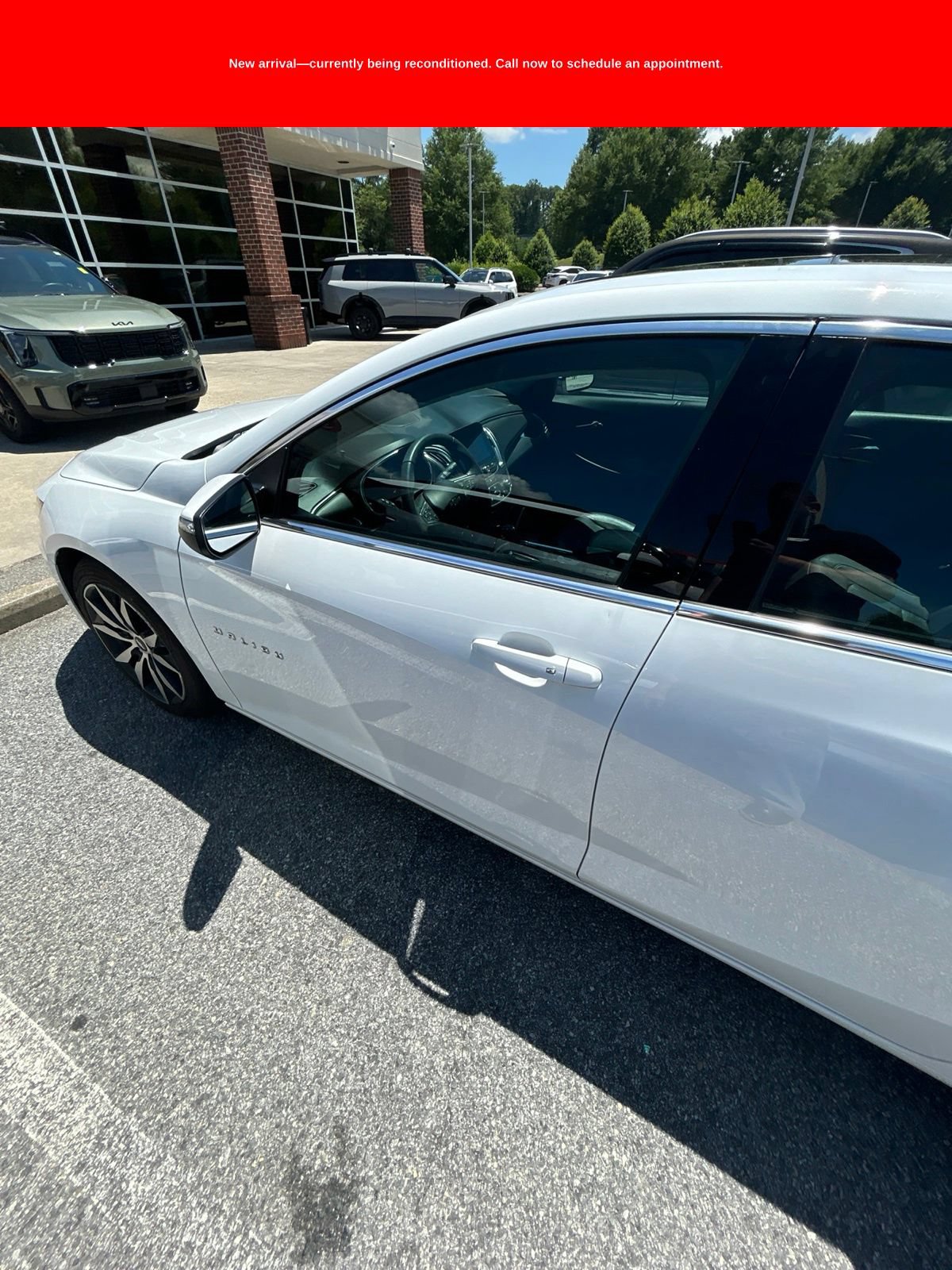 Used 2017 Chevrolet Malibu LT w/ Leather Package FWD image 10