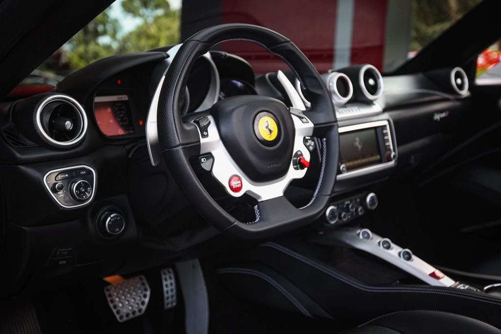 Used 2015 Ferrari California T RWD image 44