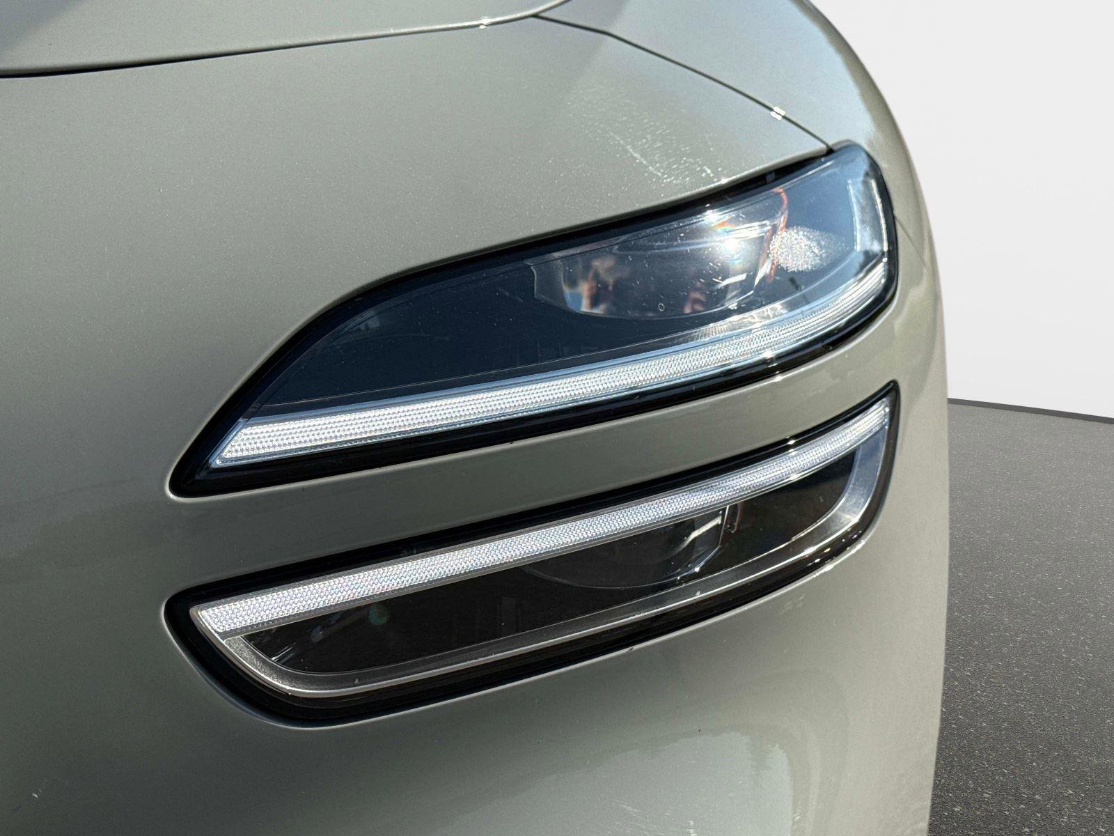 Used 2025 Genesis G70 2.5T image 10