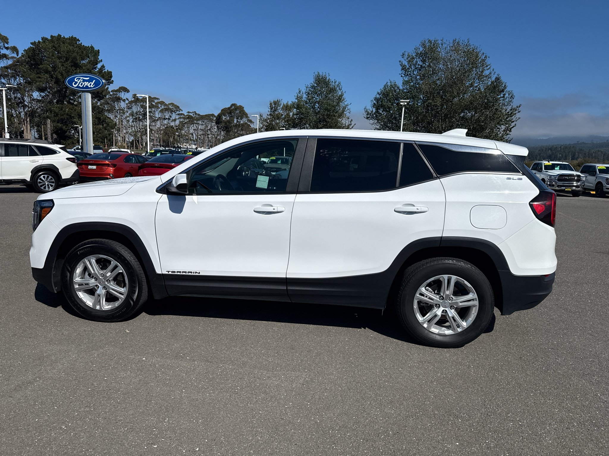 Used 2024 GMC Terrain SLE AWD/4WD image 2