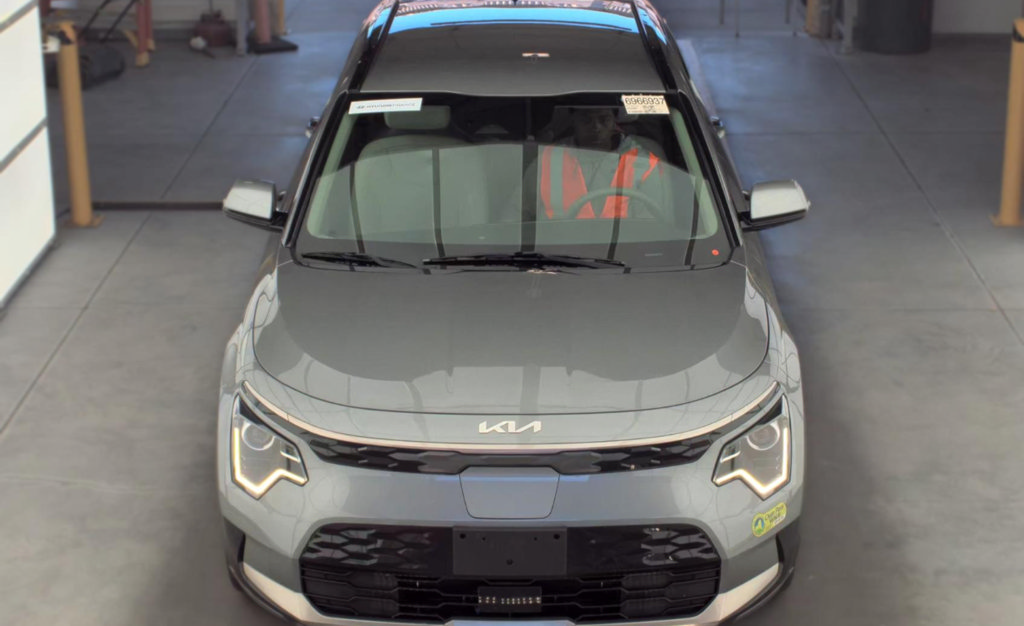Used 2023 Kia Niro Wind w/ Wind Preserve Package FWD image 3