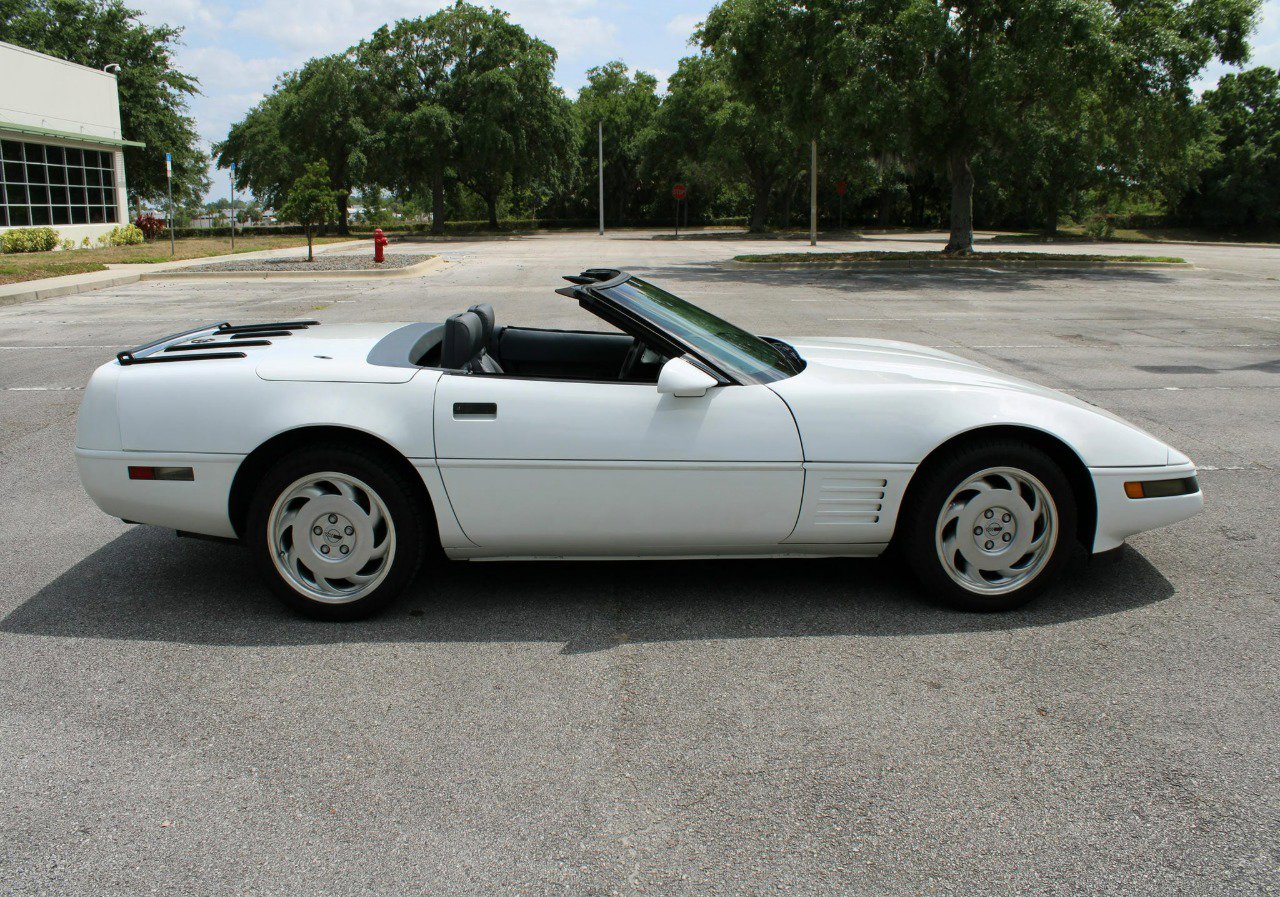 Used 1991 Chevrolet Corvette Convertible image 17