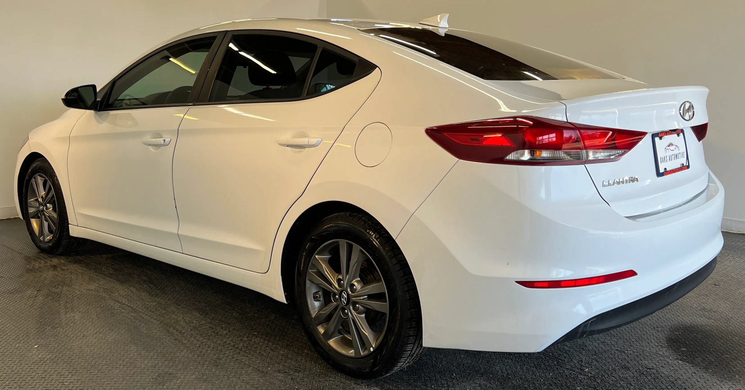 Used 2017 Hyundai Elantra SE FWD image 5