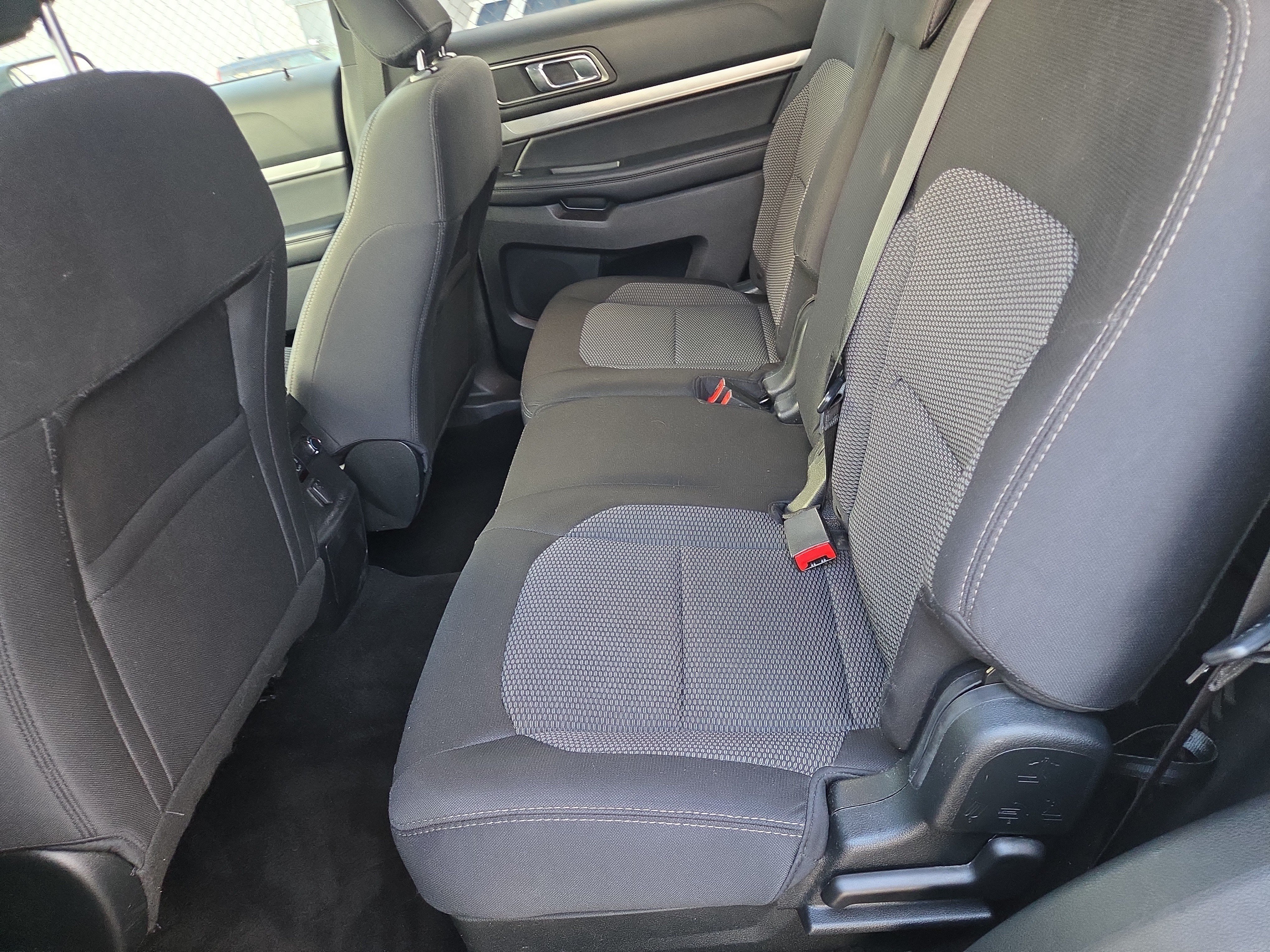 Used 2019 Ford Explorer XLT w/ Equipment Group 201A FWD image 7