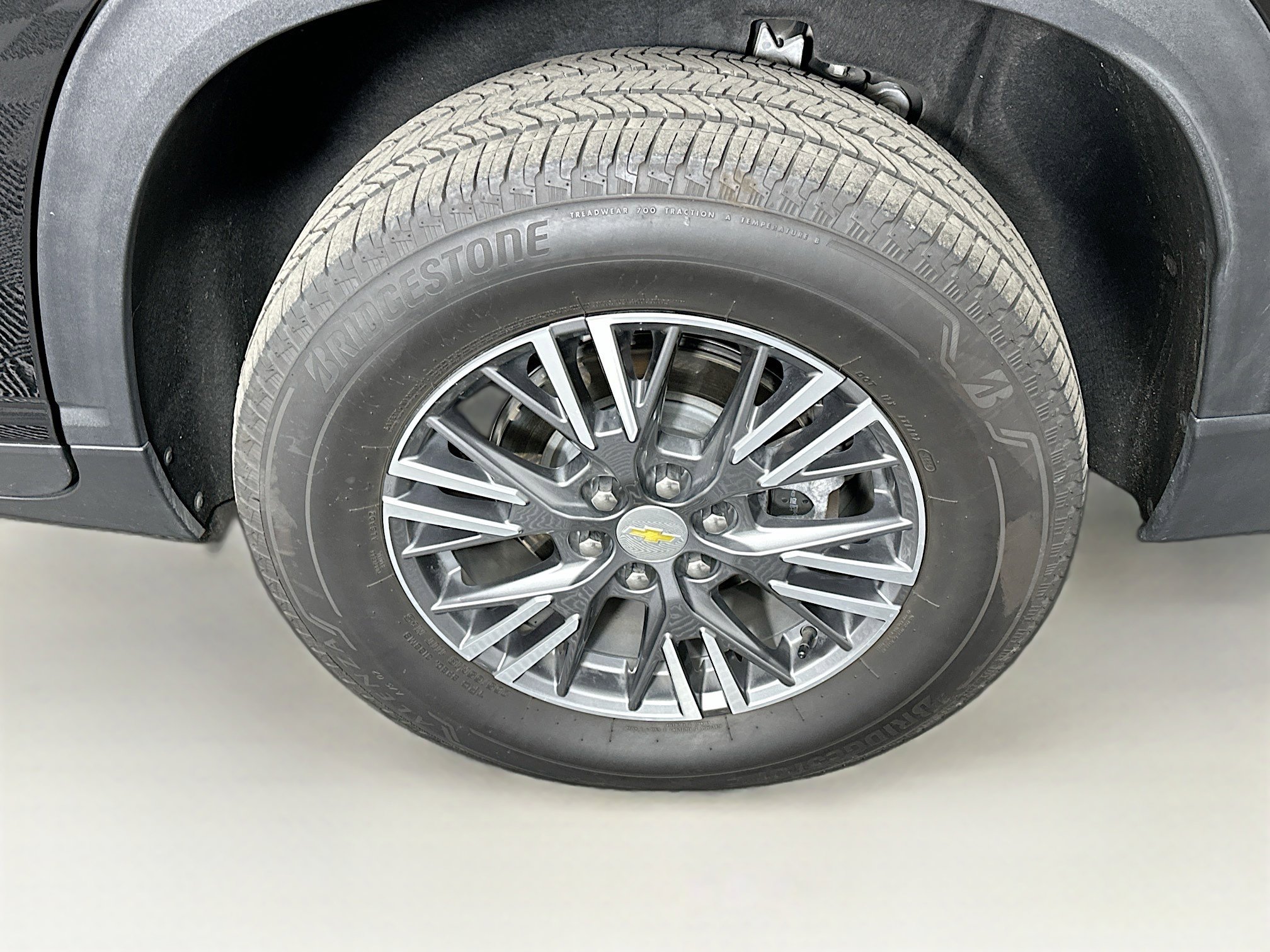 Used 2025 Chevrolet Traverse LT image 11