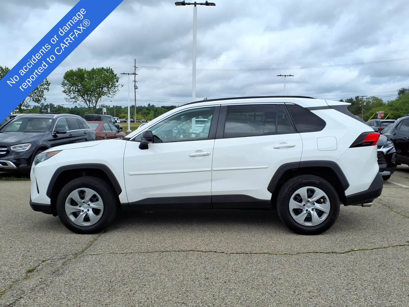 Used 2019 Toyota RAV4 LE AWD/4WD image 9