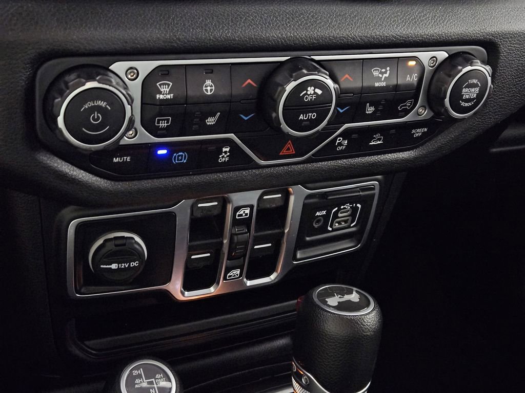 Used 2024 Jeep Wrangler Unlimited w/ Convenience Group AWD/4WD image 13