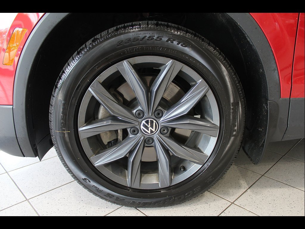 Used 2022 Volkswagen Tiguan SE AWD/4WD image 9