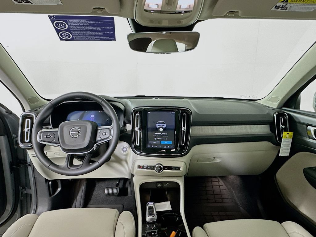Used 2026 Volvo XC40 B5 Plus w/ Protection Package Premier AWD/4WD image 3
