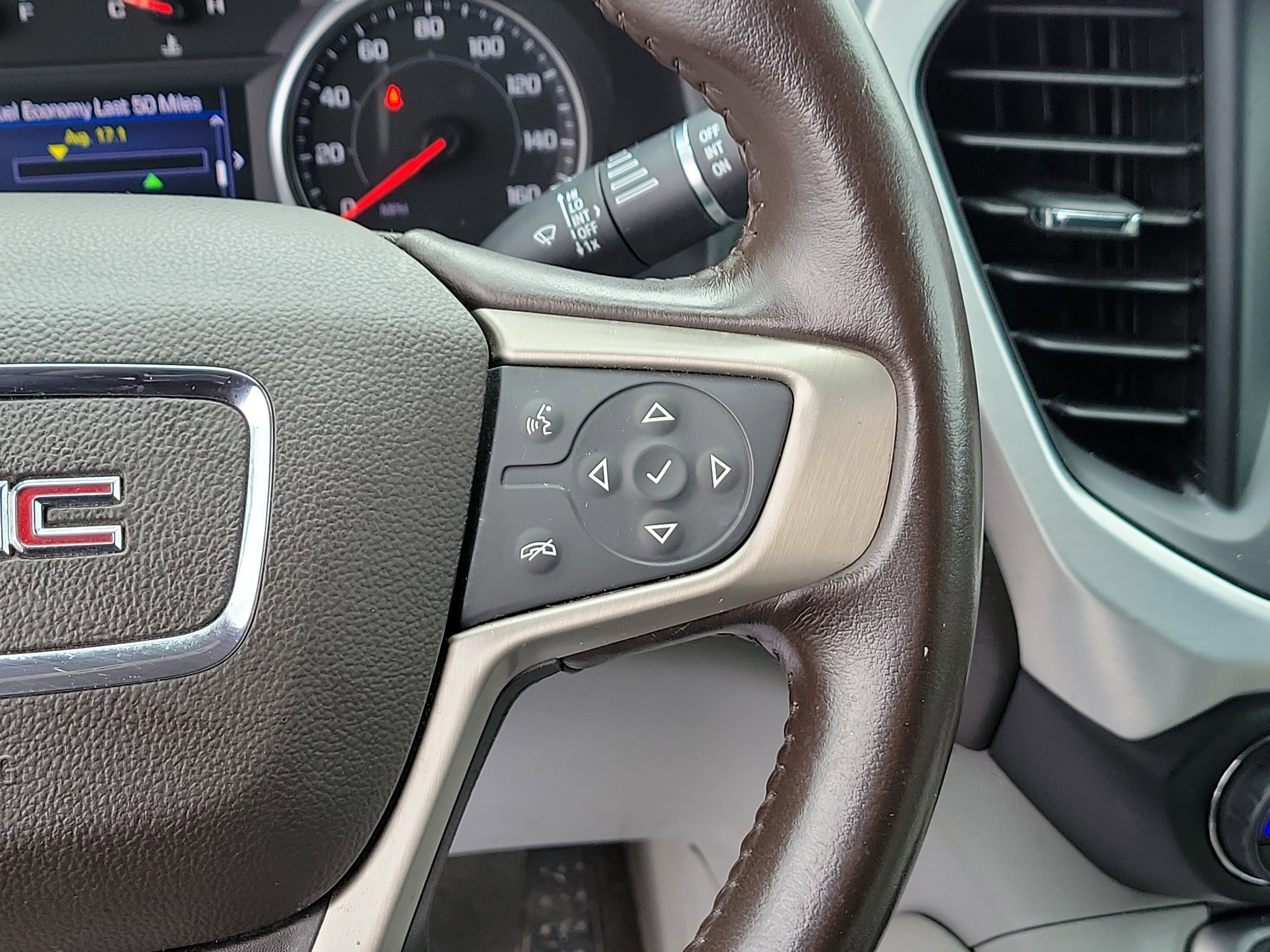 Used 2020 GMC Acadia SLE image 23