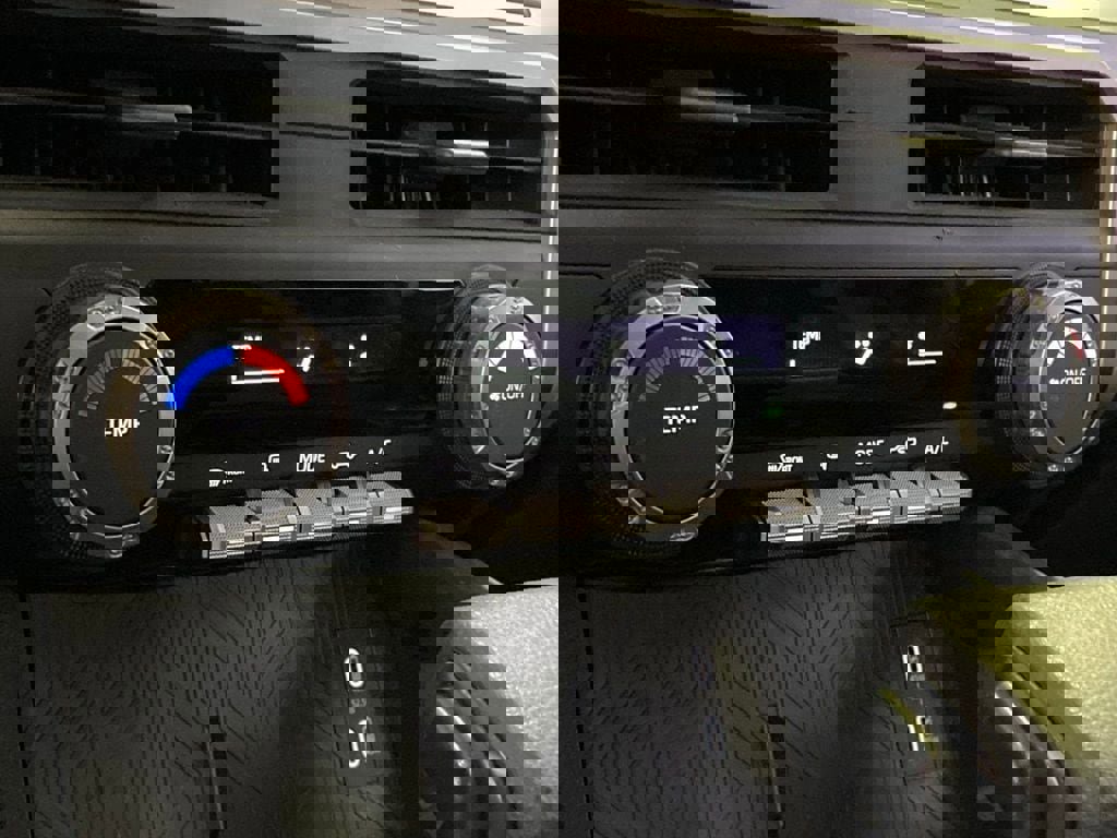 Used 2024 Toyota Tacoma SR5 AWD/4WD image 20