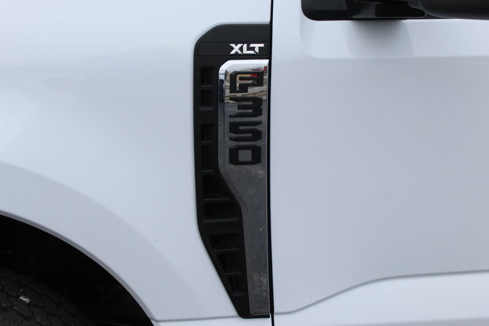 New 2026 Ford F350 XLT w/ FX4 Off-Road Package image 3