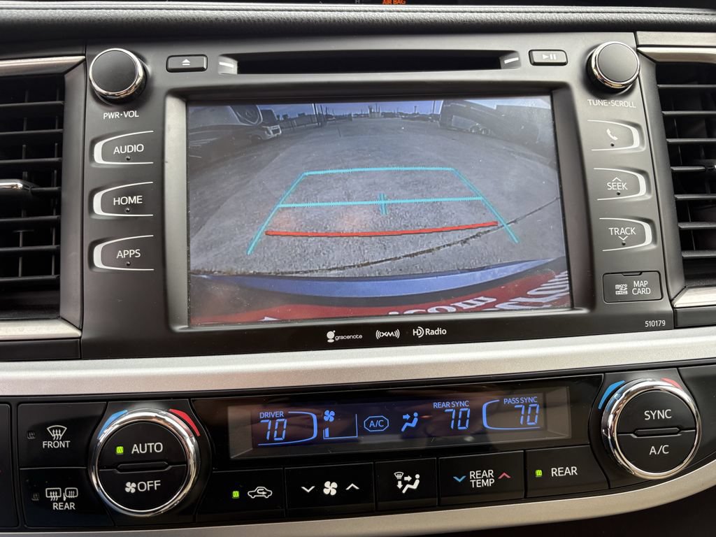 Used 2018 Toyota Highlander XLE FWD image 19