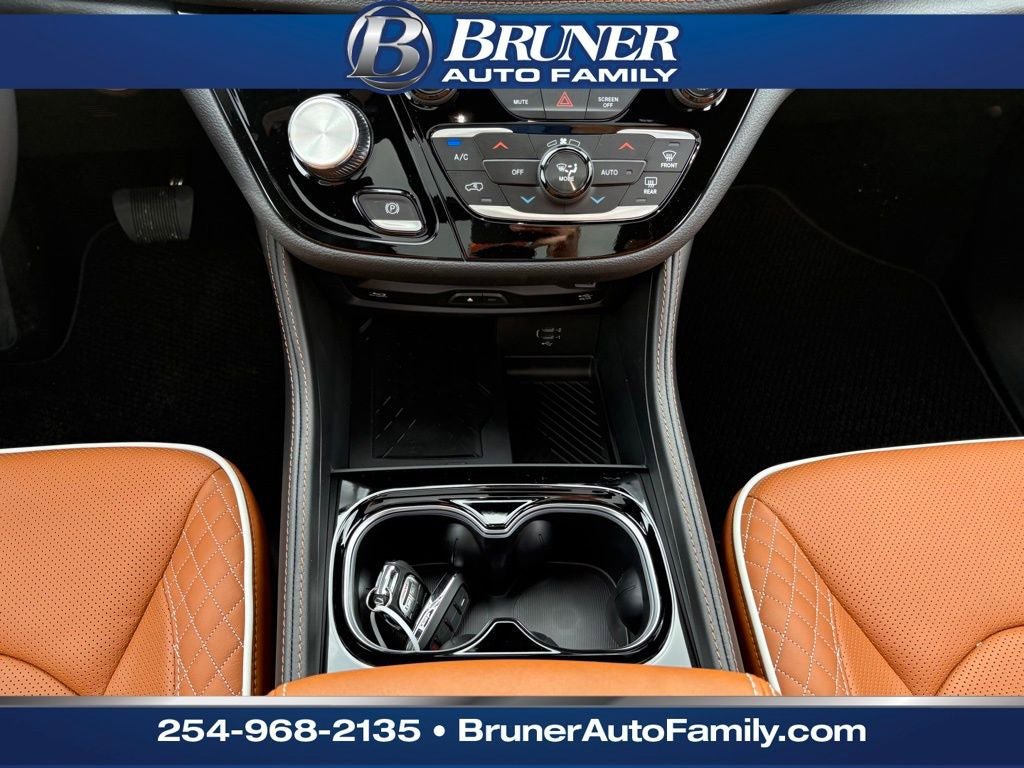 New 2026 Chrysler Pacifica Pinnacle image 22