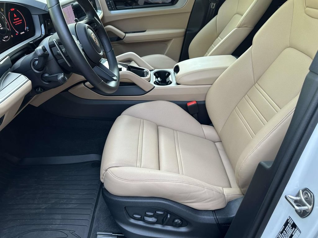 Certified 2026 Porsche Cayenne AWD/4WD image 19