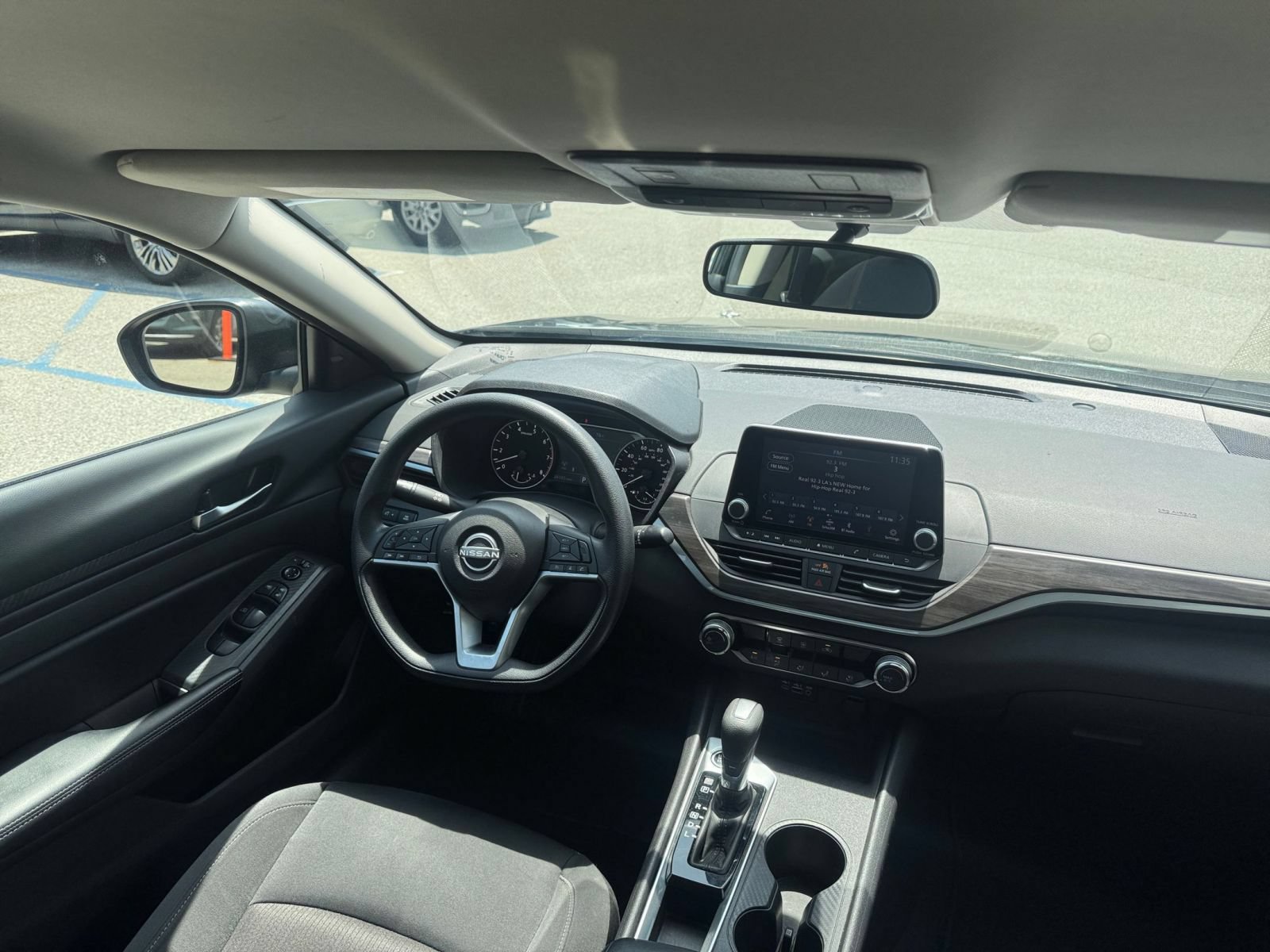 Used 2025 Nissan Altima 2.5 SV FWD image 34
