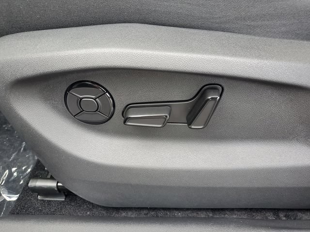 New 2026 Volkswagen Tiguan SE AWD/4WD image 18