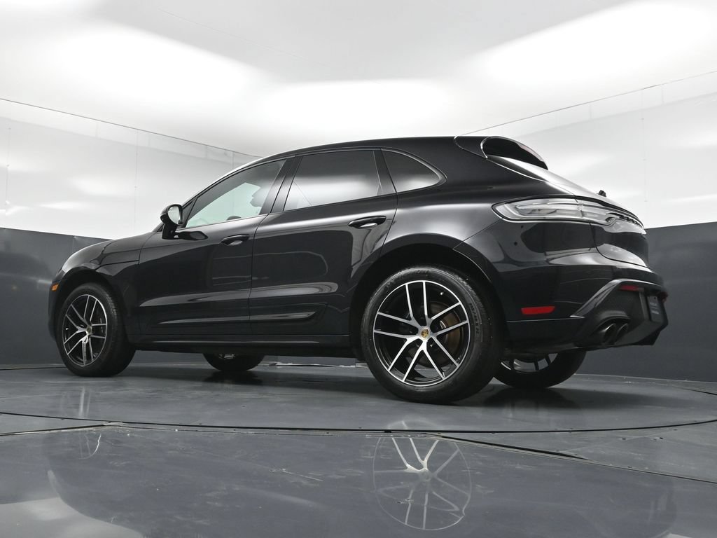 Certified 2025 Porsche Macan AWD/4WD image 26