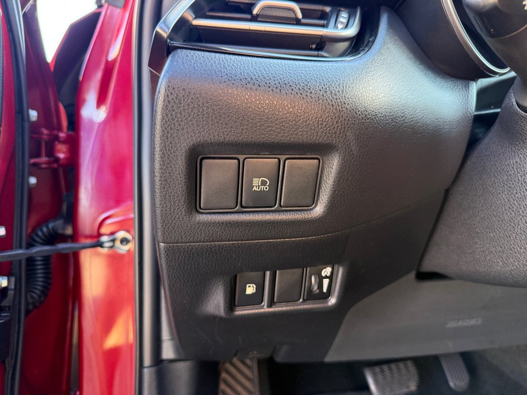 Used 2018 Toyota C-HR XLE FWD image 21