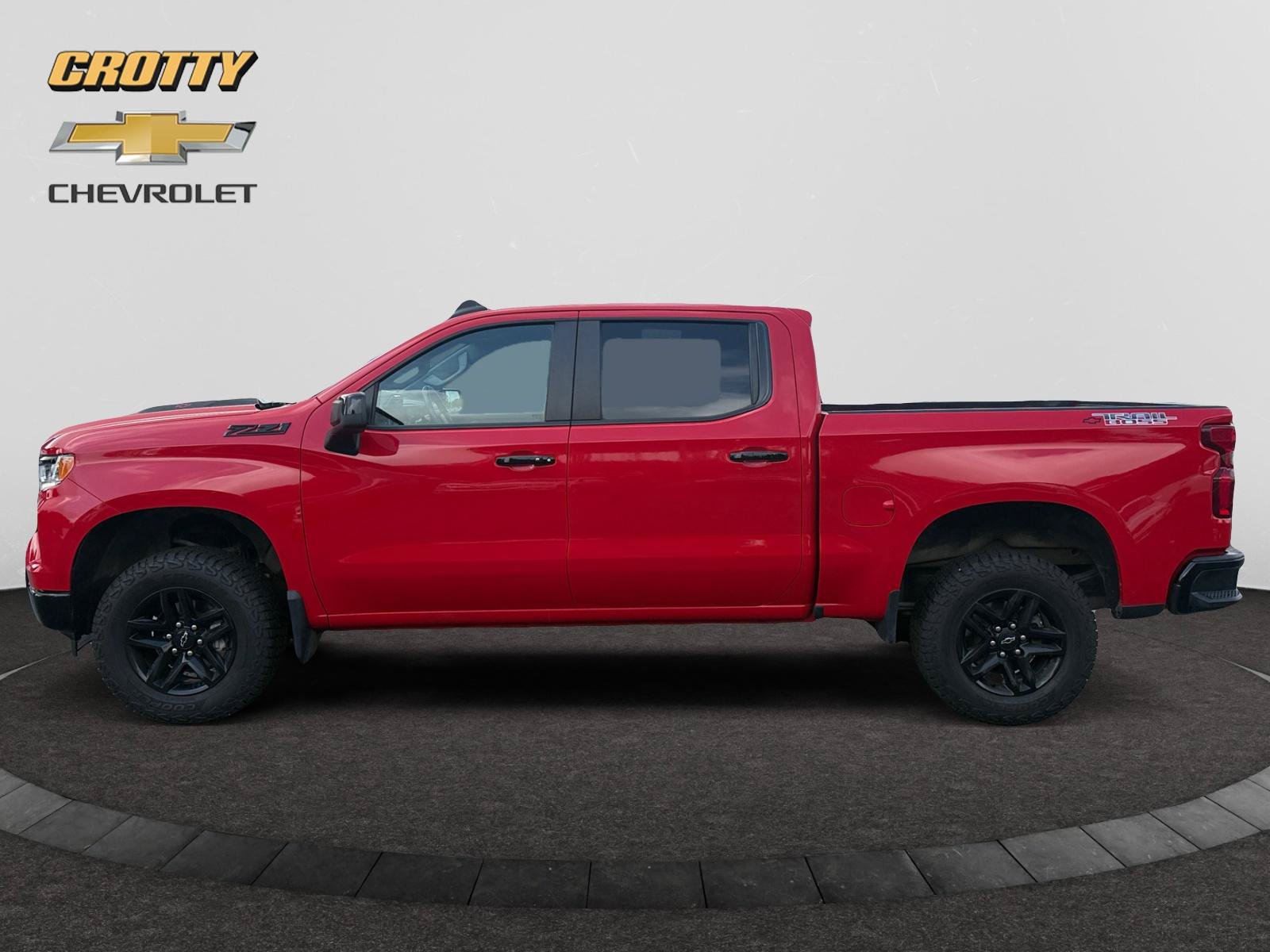 Used 2024 Chevrolet Silverado 1500 LT Trail Boss w/ Convenience Package II AWD/4WD image 2