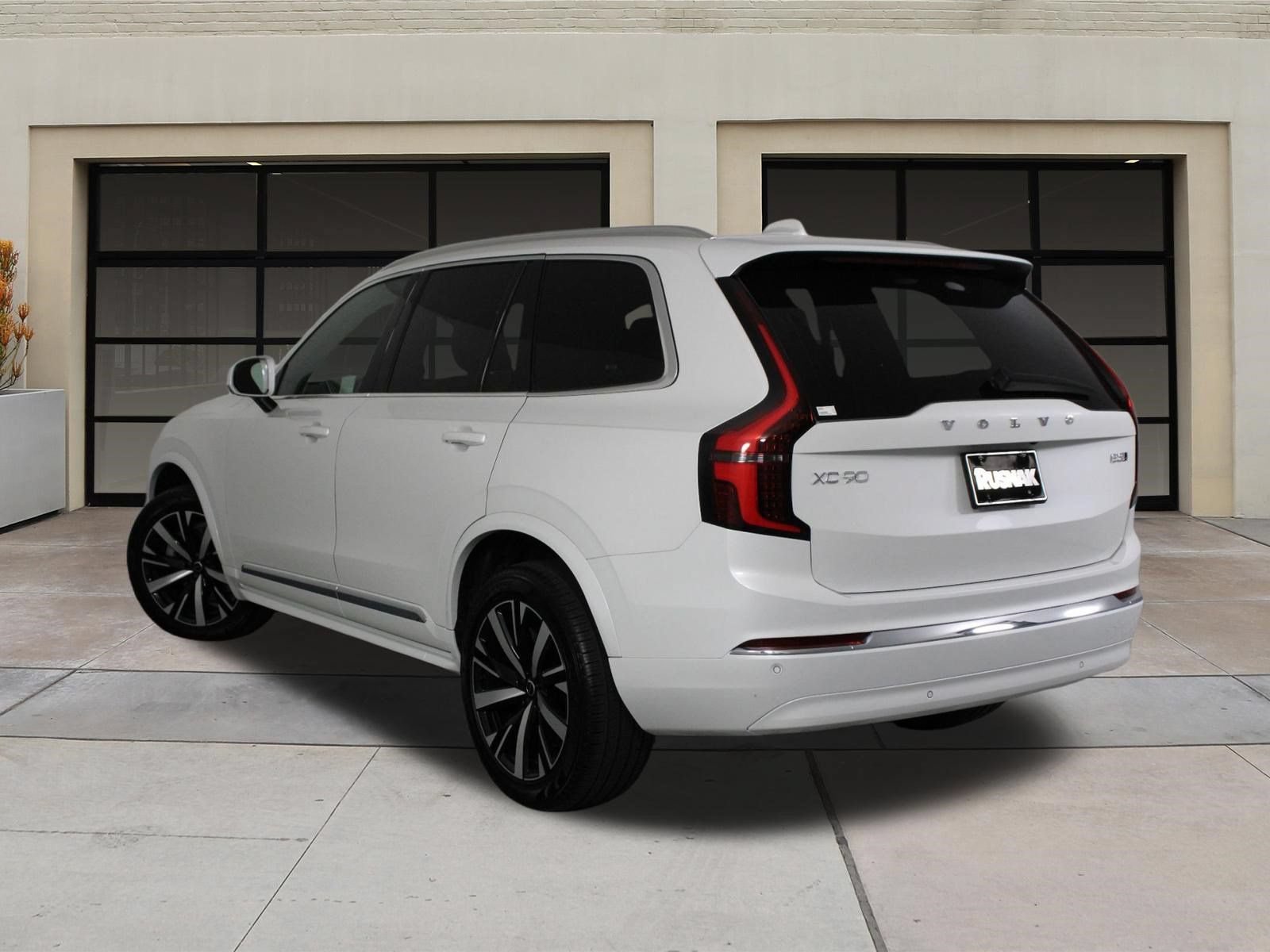 Certified 2026 Volvo XC90 B5 Core AWD/4WD image 2