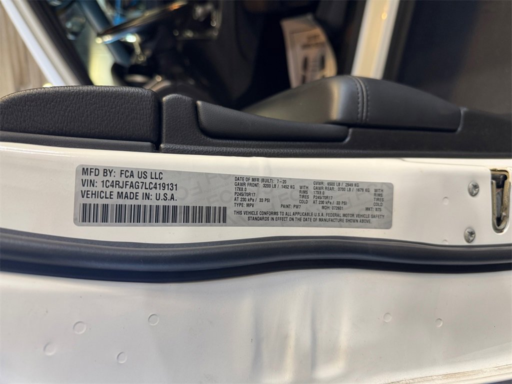 Used 2020 Jeep Grand Cherokee Laredo image 31