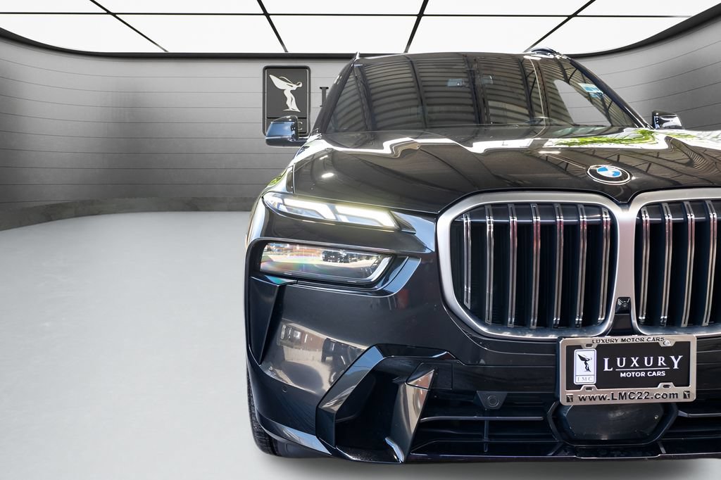 Used 2023 BMW X7 xDrive40i w/ M Sport Package AWD/4WD image 13