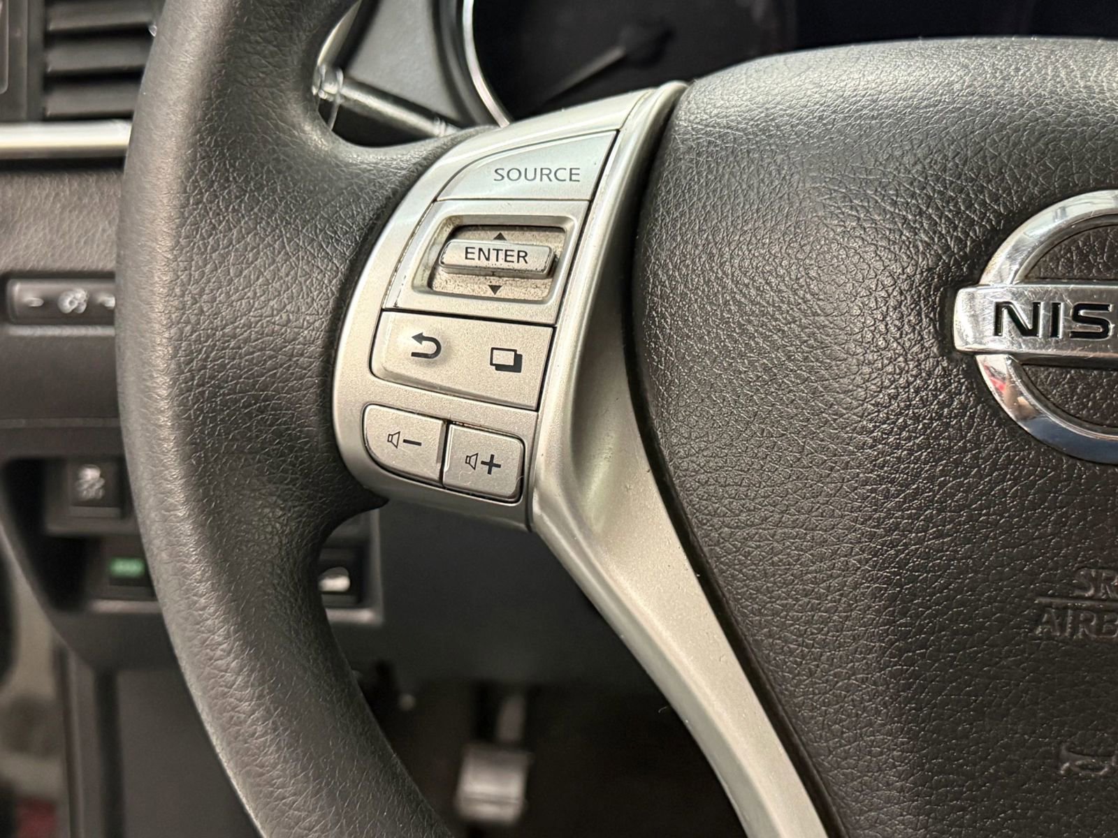 Used 2015 Nissan Rogue S AWD/4WD image 29