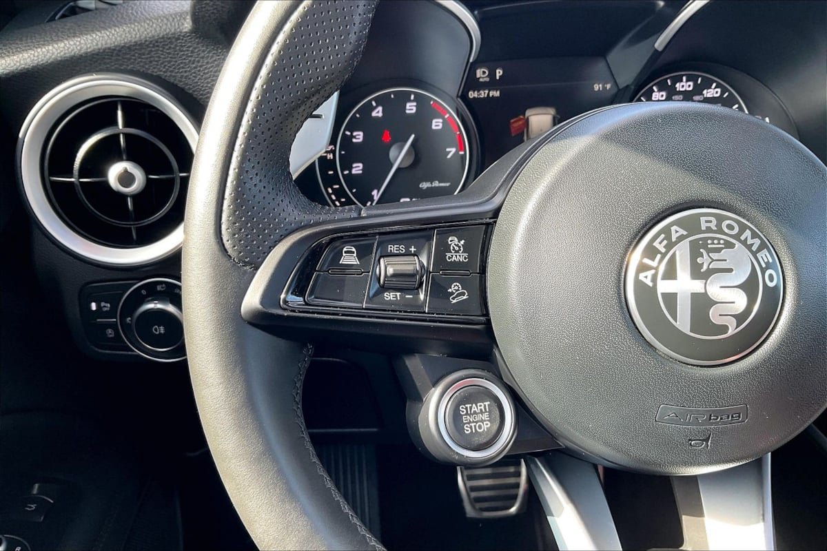 Used 2023 Alfa Romeo Stelvio Veloce AWD/4WD image 15
