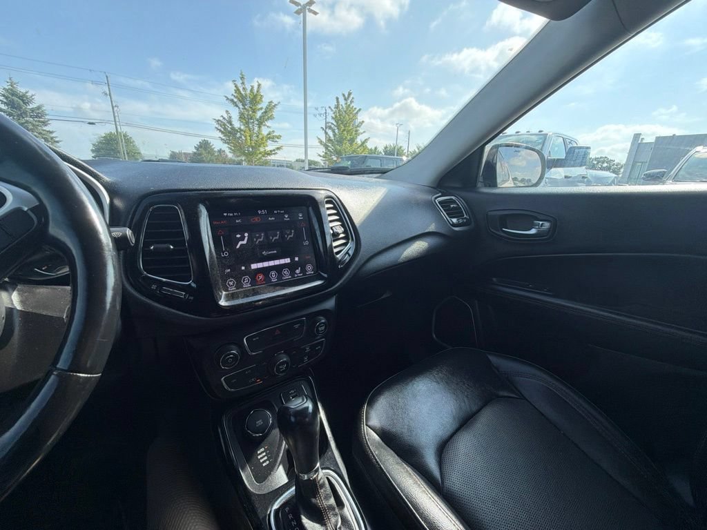 Used 2020 Jeep Grand Cherokee Trailhawk w/ Premium Lighting Group AWD/4WD image 11