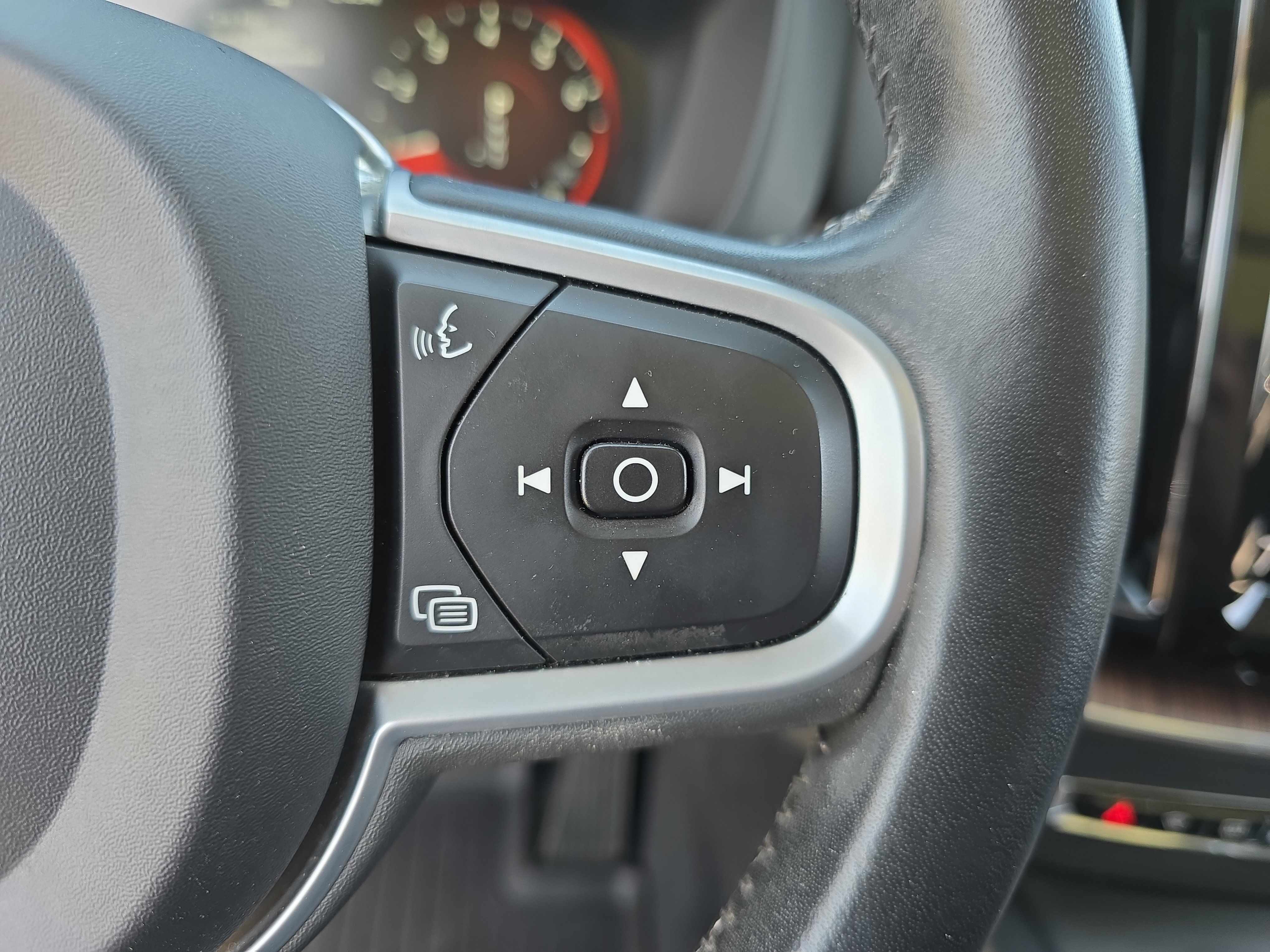 Used 2021 Volvo XC60 T5 Momentum image 18