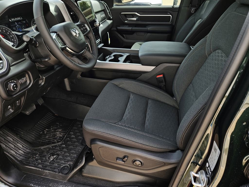 New 2026 RAM 1500 4x4 Crew Cab image 13