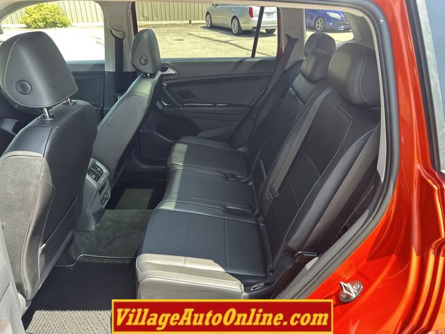 Used 2018 Volkswagen Tiguan SEL AWD/4WD image 32