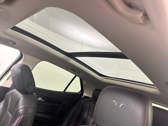 Used 2023 Buick Envision Essence w/ Technology Package I AWD/4WD image 19