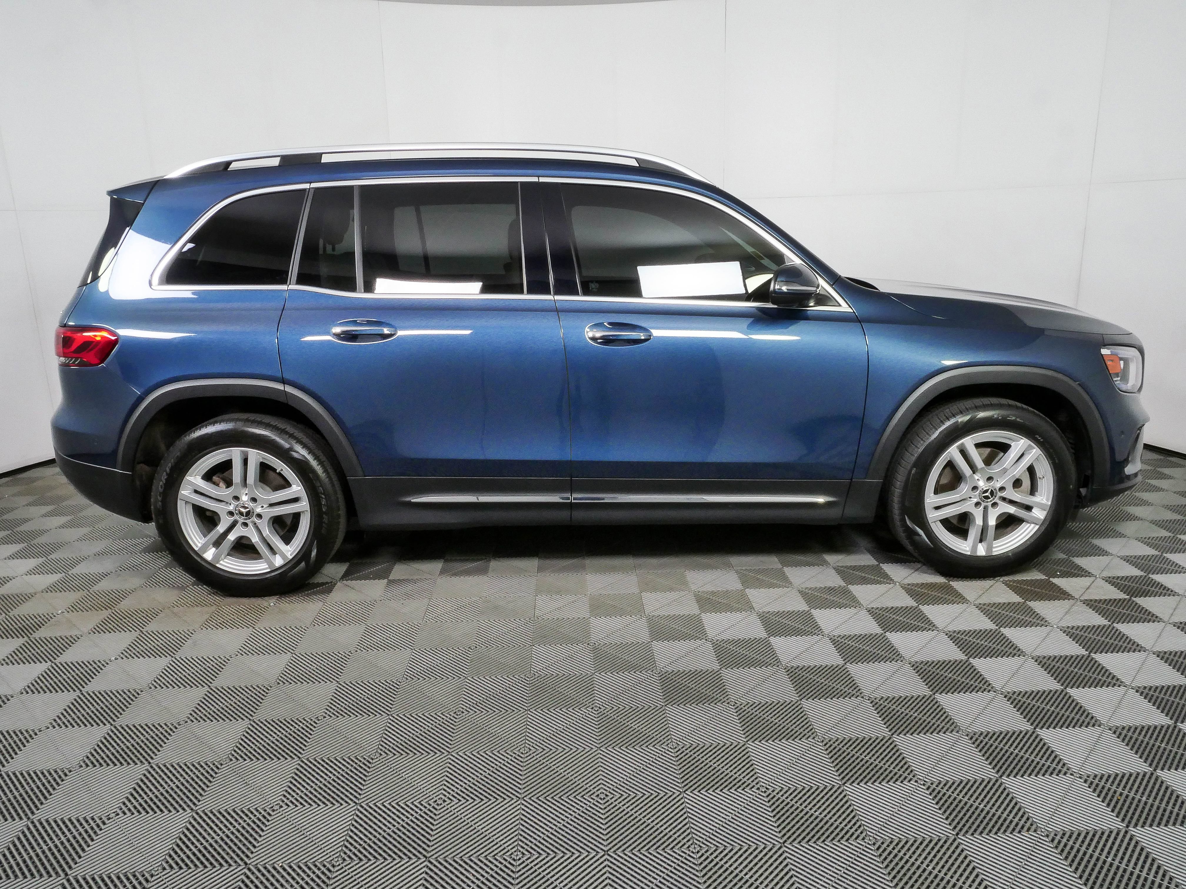 Used 2021 Mercedes-Benz GLB 250 4MATIC image 2